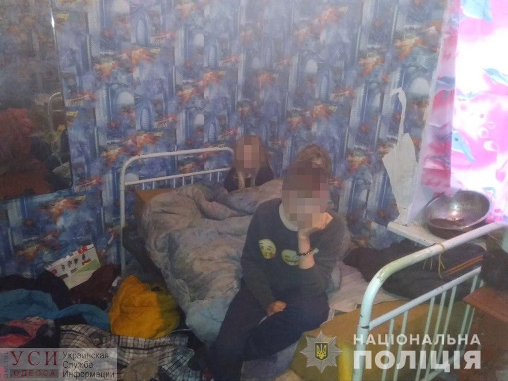 В Усатово мать бросила троих детей в доме без отопления, еду им приносила соседка (фото) «фото»