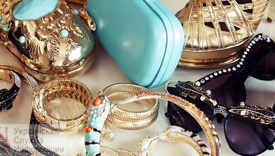 Под Одессой няня систематически воровала у матери ребенка украшения и сдавала их в ломбард «фото»