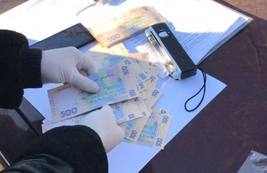 Сельского голову в Одесской области “на горячем” поймали во время получения взятки в 60 тысяч гривен (фото) «фото»