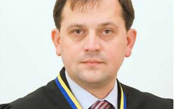 Одесский судья, закрывший глаза на фиктивные документы недостроя “Набережный квартал”, задекларировал два дома и внедорожник за миллион «фото»