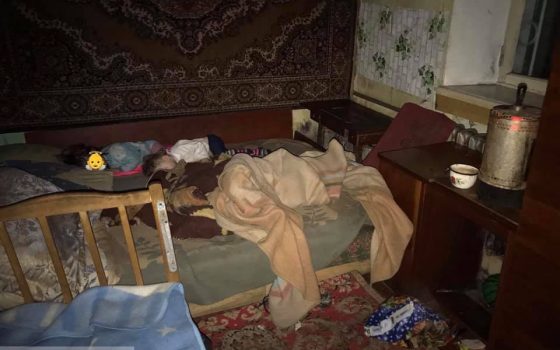Во время новогодних праздников полиция забрала детей, которые находились в антисанитарии и на морозе (фото) «фото»