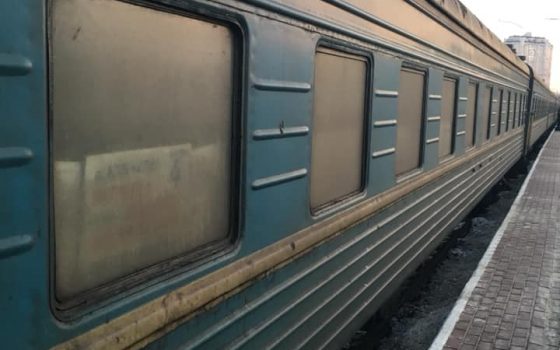 Антисанитария в вагонах и грязные окна: депутат пожаловался на поезд “Одесса-Черновцы” (фото) «фото»