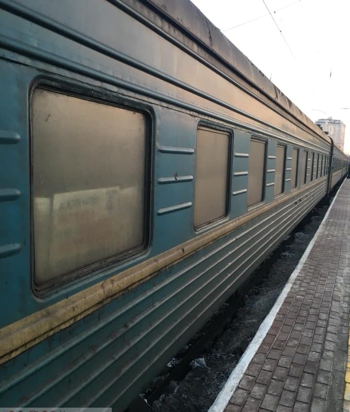 Антисанитария в вагонах и грязные окна: депутат пожаловался на поезд “Одесса-Черновцы” (фото) «фото»