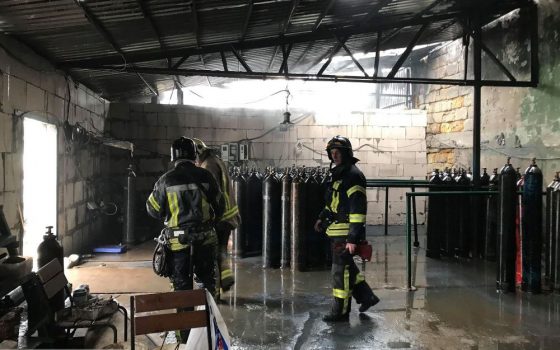 На поселке Котовского потушили масштабный пожар рядом со складом газовых баллонов (фото) «фото»