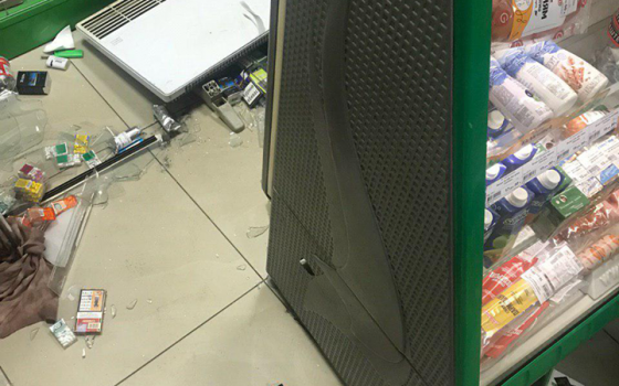 Разбойник с газовым баллончиком ночью напал на автозаправку на Таирова: его задержали патрульные (фото) «фото»