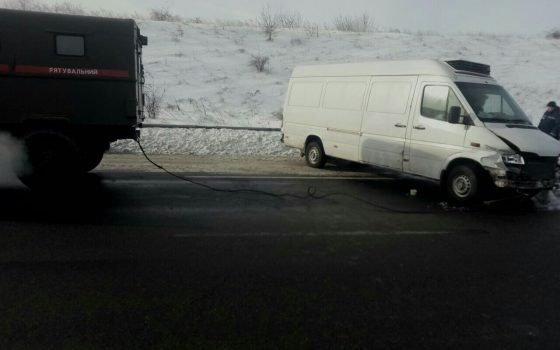 На скользких дорогах Одесской области машины слетают на обочину и переворачиваются (фото, видео) «фото»