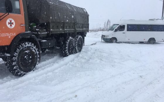 Снежные заносы на дорогах: спасатели за сутки спасли почти полсотни человек в Одесской области (фото) «фото»