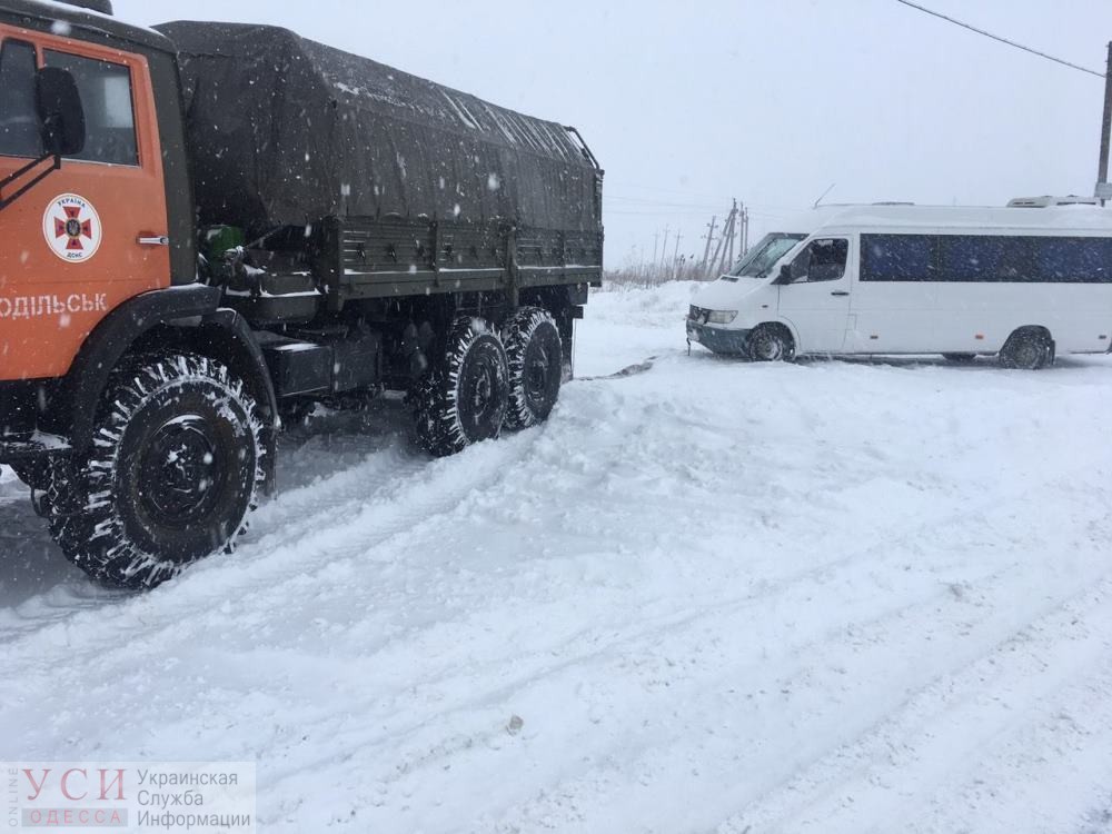 Снежные заносы на дорогах: спасатели за сутки спасли почти полсотни человек в Одесской области (фото) usionline.com Снежные заносы на дорогах: спасатели за сутки спасли почти полсотни человек в Одесской области (фото) «фото»