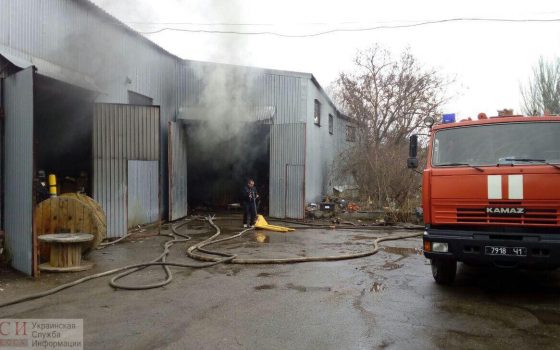 В Одессе горел склад завода “Полиграфмаш” (фото) «фото»