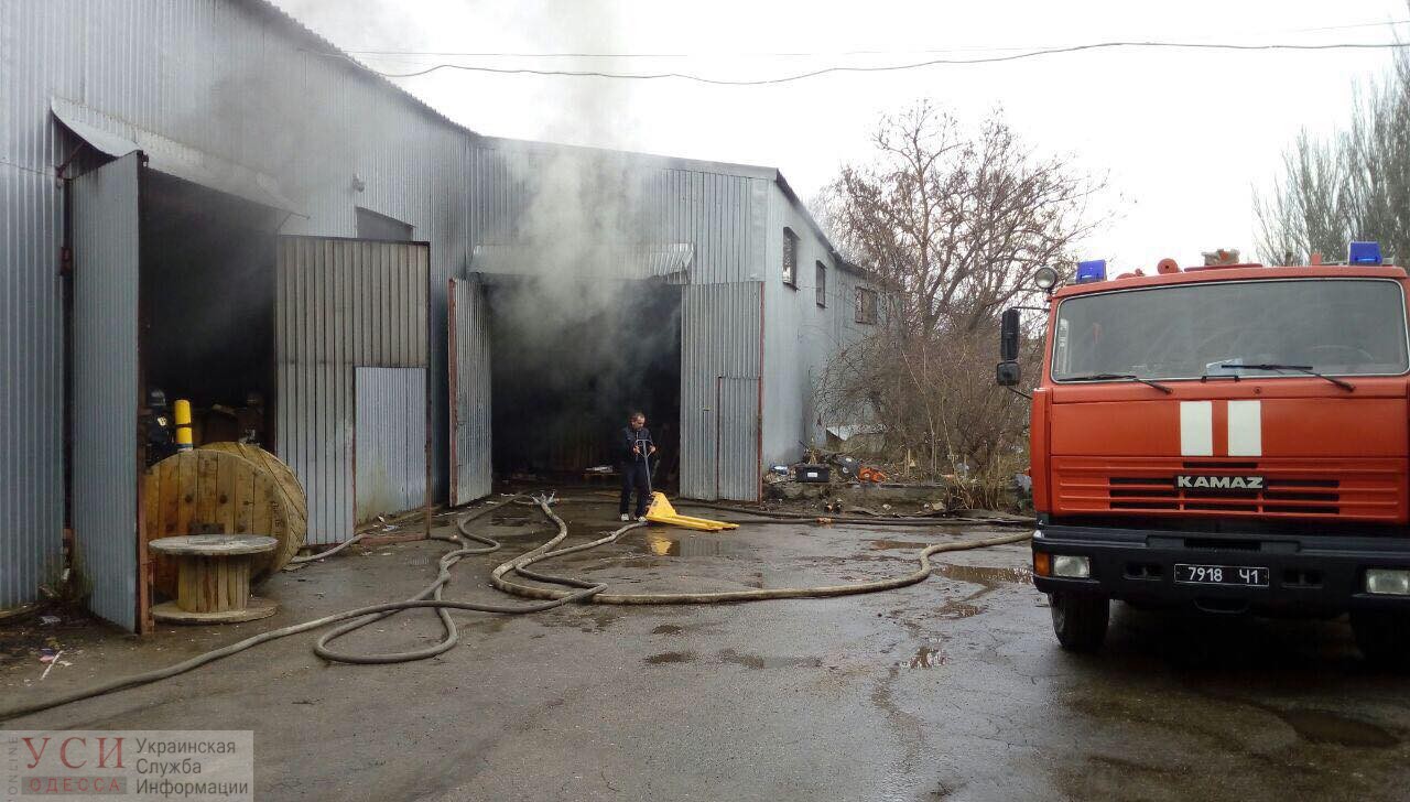 В Одессе горел склад завода “Полиграфмаш” (фото) «фото»