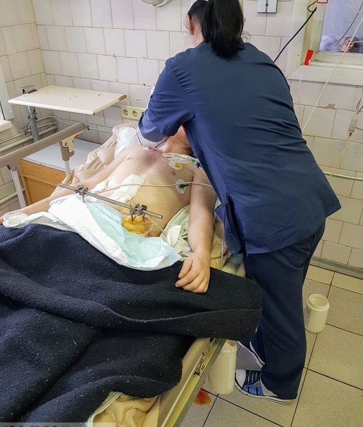 Тяжело раненого бойца доставили на медицинском борту в Одессу: требуется помощь (фото) «фото»