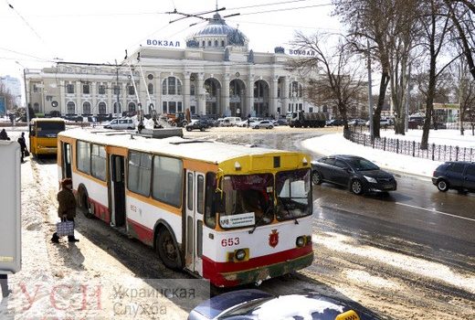 В Одессе из-за непогоды замедлилось движение общественного транспорта «фото»