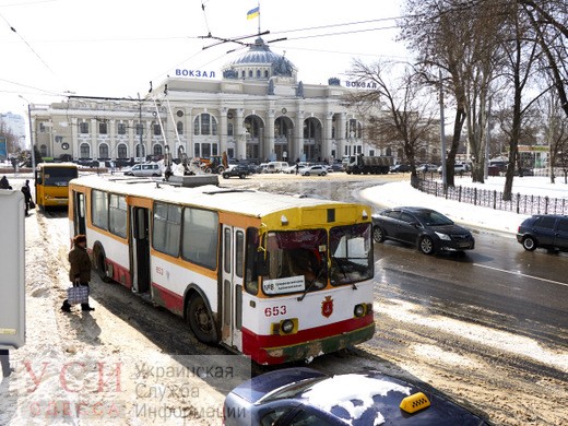 В Одессе из-за непогоды замедлилось движение общественного транспорта «фото»