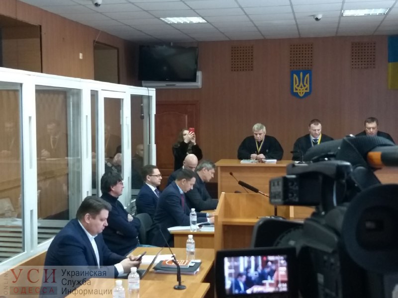 Конфликт в Малиновском суде: одесские активисты пришли “поколядовать” и чуть не подрались со сторонниками мэра (видео) «фото»