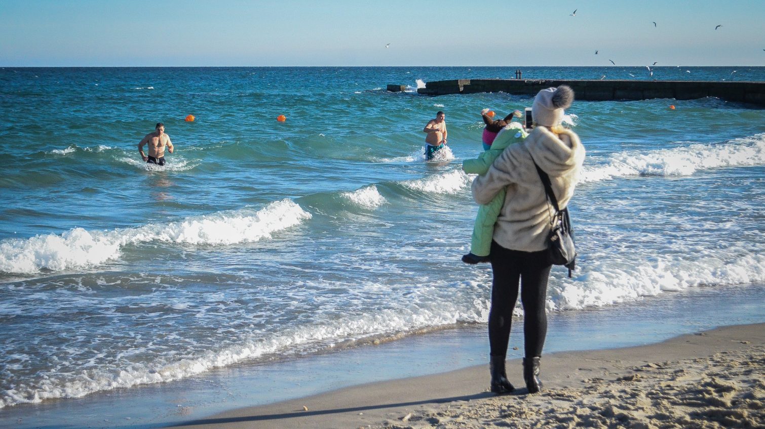 Холод в радость: крещенские купания на одесском пляже (фоторепортаж) «фото»