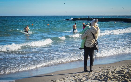 Холод в радость: крещенские купания на одесском пляже (фоторепортаж) «фото»