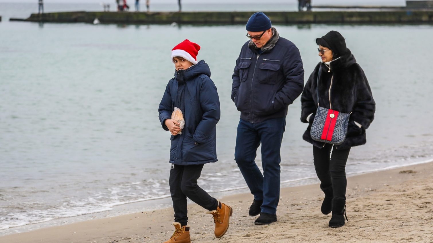 Одесситы встретили первый день нового года на море (фоторепортаж) «фото»