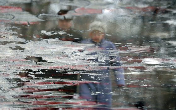 Тает снег: улицы Одессы “украсили” озера из луж (фоторепортаж) «фото»