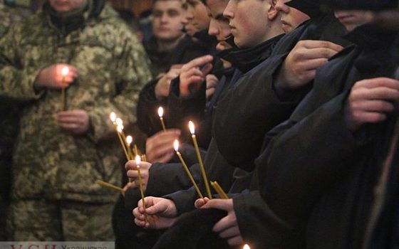 Командование ВМС, курсанты и военные провели молебен в гарнизонном храме Одессы (фото) «фото»