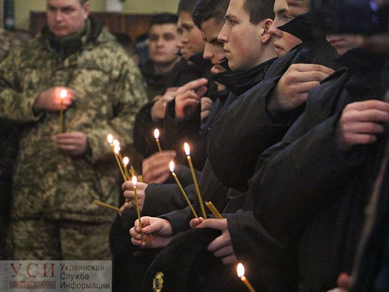 Командование ВМС, курсанты и военные провели молебен в гарнизонном храме Одессы (фото) «фото»