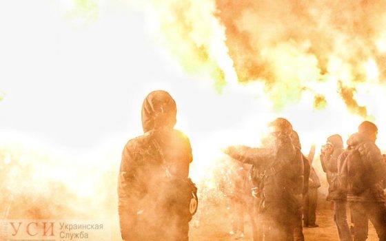 “SOS – Одесса” – активисты жгли фаеры и запускали сигнальные ракеты, чтобы привлечь внимание к проблемам города (фото) «фото»