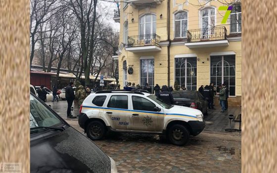 В Одессе благодаря анонимному звонку на “Книжке” задержали 6 человек, которые были в розыске (фото) «фото»