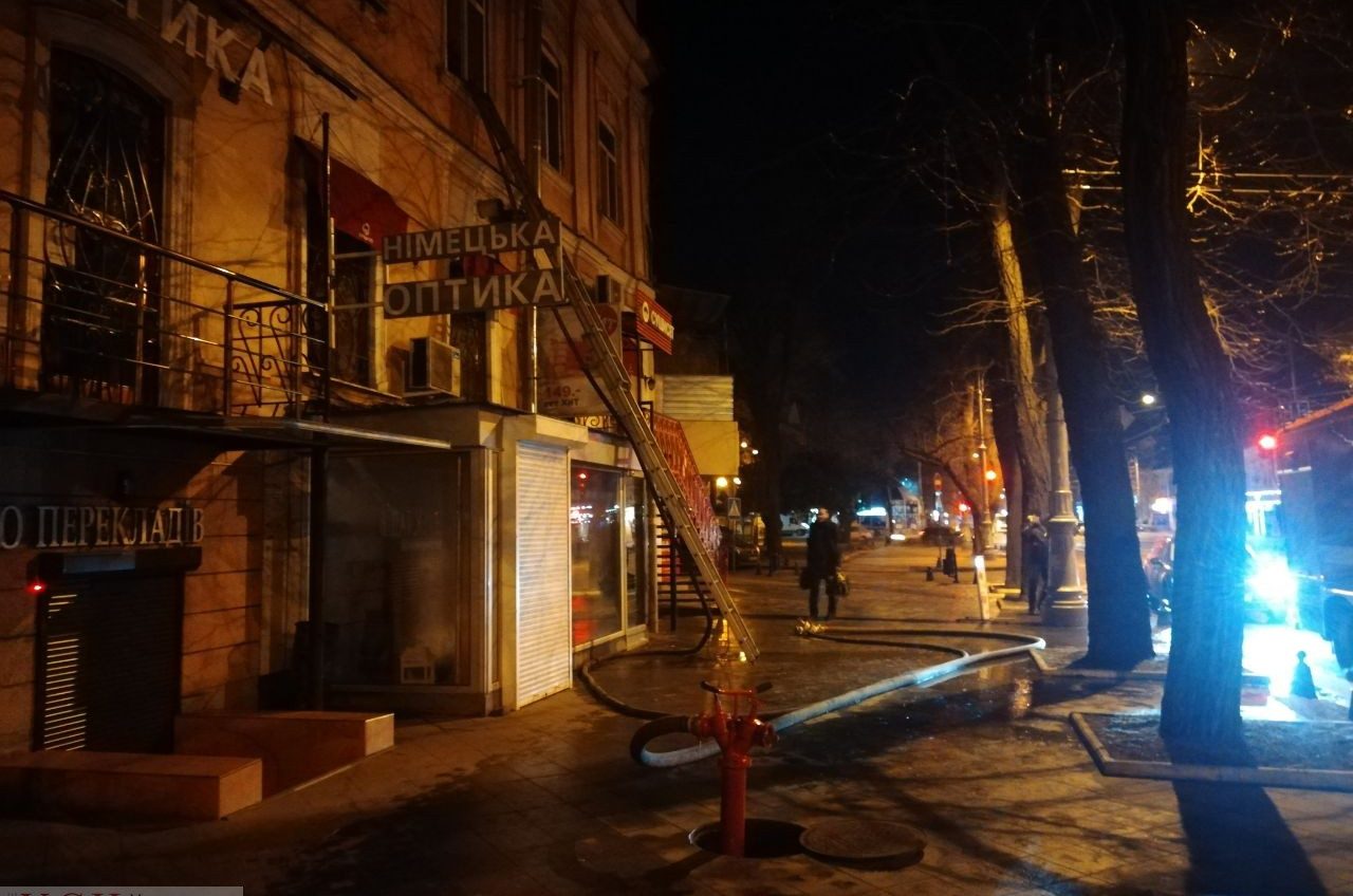 В центре Одессы горел суши-бар, причины пожара устанавливаются (фото) «фото»
