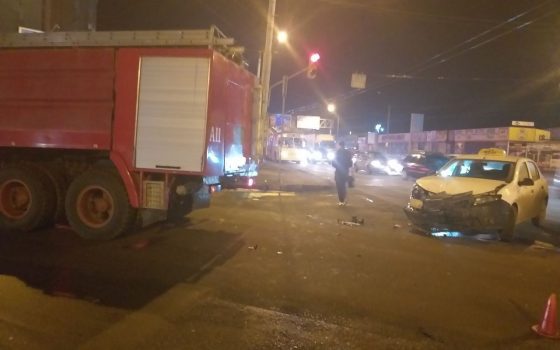 В Одессе такси врезалось в пожарную машину, которая спешила на вызов (фото) «фото»