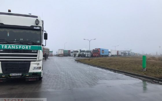 Снегопад в области: сотни фур застряли под Одессой из-за погодных условий (фото) «фото»