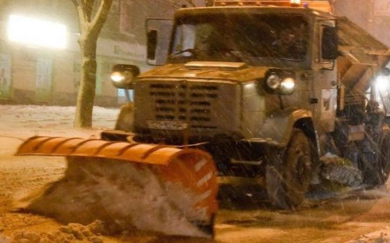 Снег в Одессе: колонны спецтехники с сопровождением чистят дороги (видео) «фото»