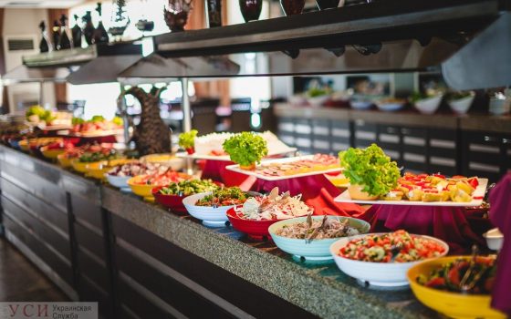 Кулинарный эксперимент в Одессе: в столовой Европейского лицея ввели шведский стол «фото»
