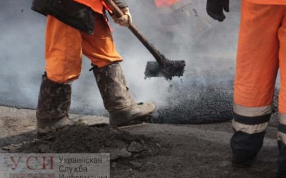 На Молдаванке асфальтируют лужу ( фотофакт) «фото»