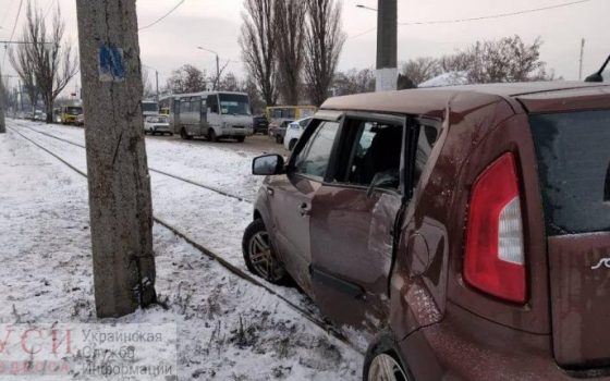 Снежный день: в Одессе случилось 13 аварий, но только в одной были пострадавшие «фото»