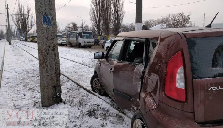 Снежный день: в Одессе случилось 13 аварий, но только в одной были пострадавшие «фото»