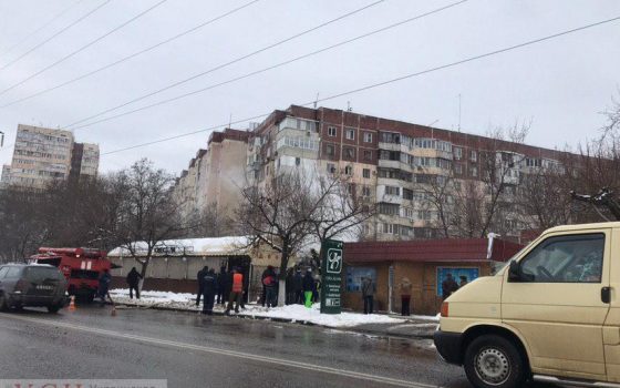 На Люстдорфской дороге горит ресторан: пламя пока не могут потушить (видео) «фото»