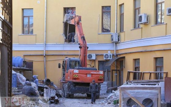 В Воронцовском переулке во дворе полуциркульного дома началась стройка: рушат задний фасад памятника архитектуры (фото) «фото»