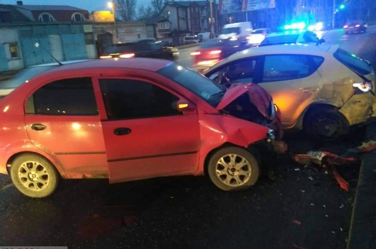 ДТП на Николаевской дороге: пассажирку иномарки забрала скорая (фото) «фото»