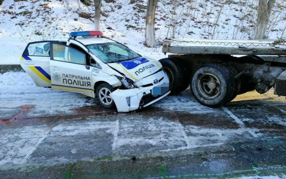 В Одессе грузовик въехал в машину патрульных: есть пострадавшие «фото»