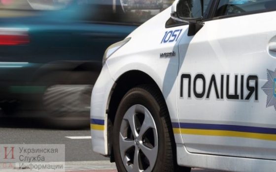 Пьяный водитель снес ограду на Пересыпи и пытался откупиться от полицейских «фото»