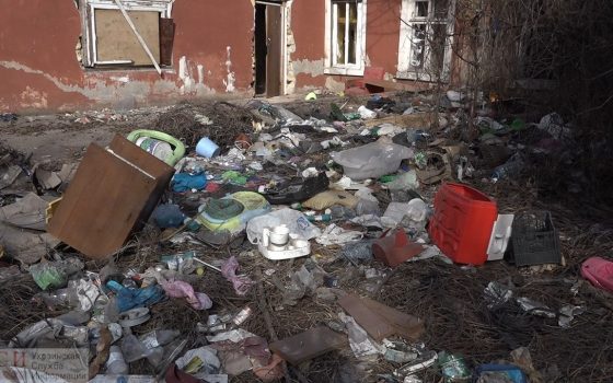 Мусорные завалы, каменные руины и постоянные поджоги: жители частного сектора на Малиновского боятся за свою жизнь (фото) «фото»
