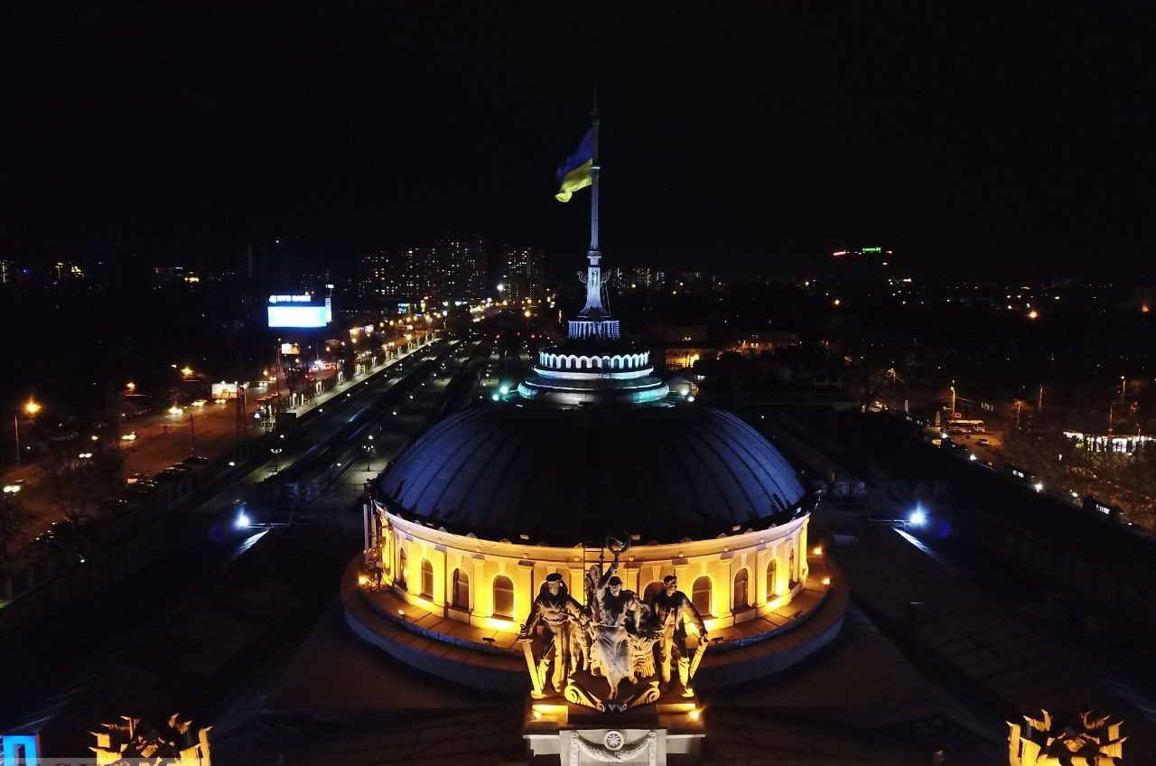 Ночная Одесса: вид с высоты на железнодорожный вокзал (фото, видео) «фото»