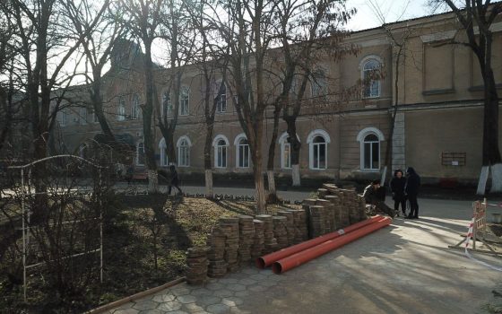 Еврейская больница сдает помещения 28 аптекам и магазинам, и “получает” официально 2,4 тысячи с каждой точки (документ) «фото»