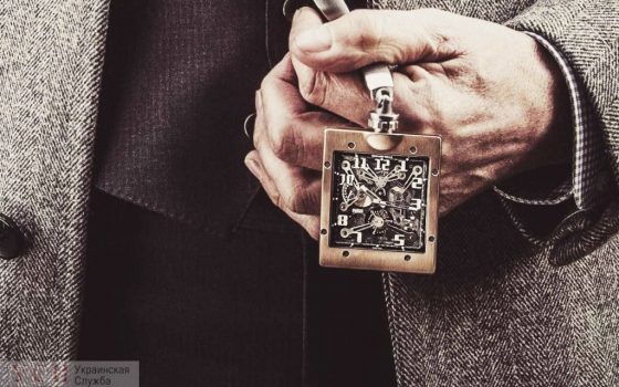 Счастливые часов не наблюдают: одесские депутаты и чиновники используют гаджеты вместо дорогих аксессуаров «фото»