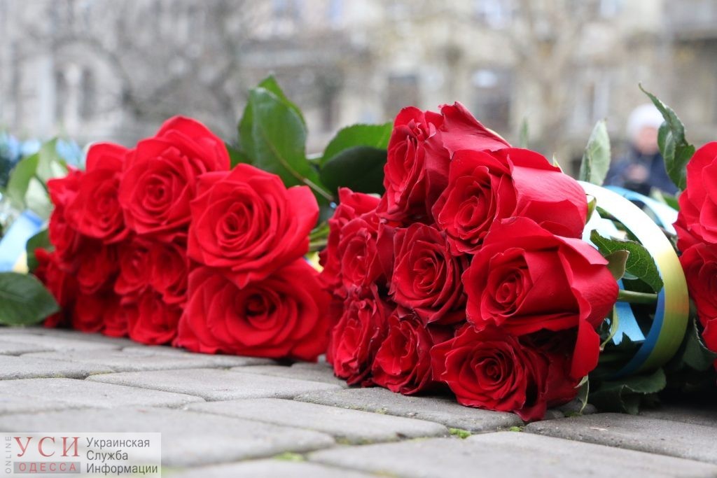 В мэрии выделили 20 тысяч гривен на цветы «фото»