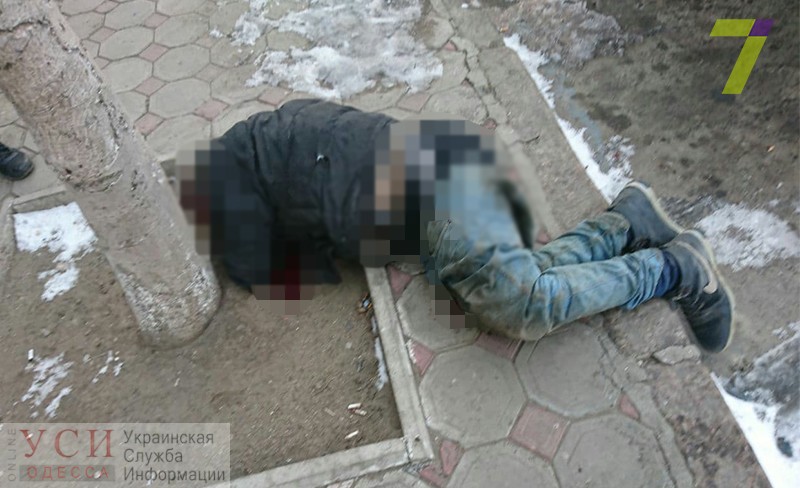 Прохожие обнаружили труп на тротуаре в самом центре Одессы «фото»