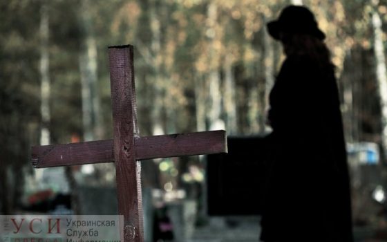 На Таировском кладбище ночью рецидивист избил девушку и ушел в ее шубе (фото) «фото»