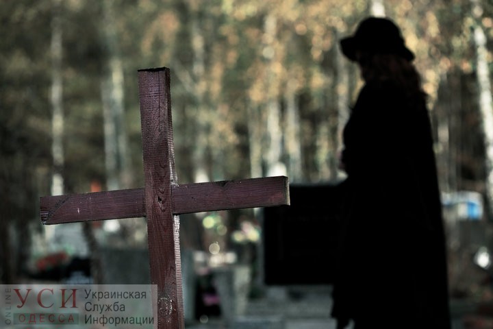 На Таировском кладбище ночью рецидивист избил девушку и ушел в ее шубе (фото) «фото»