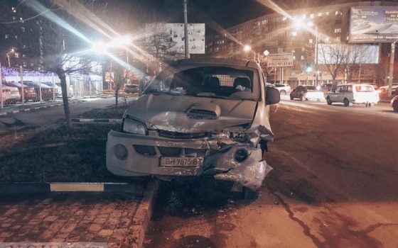 В ДТП на Таирова столкнулись две иномарки, есть пострадавшие (фото, видео) «фото»