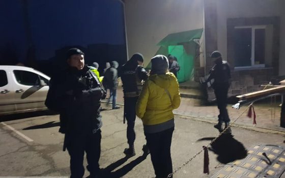 Захват черноморских овец: на место выехала полиция, волонтерам удалось зайти в загон (фото, видео) «фото»