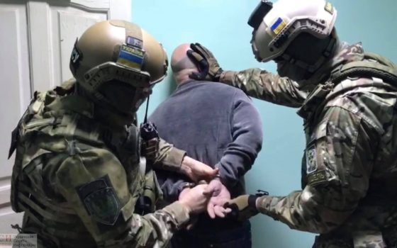 Иностранец пытался вывезти девушек в сексуальное рабство в Грецию, но его задержали одесские полицейские (фото) «фото»